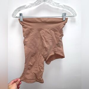 Skims Seamless Sculpting Left Leg Exposed Solution Short Size 4XL